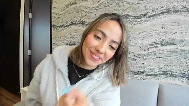 Sophi  a online show from March 2025 08:22:01 PM