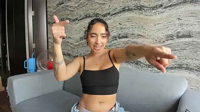 Sophi  a online show from October 2025 08:27:02 PM