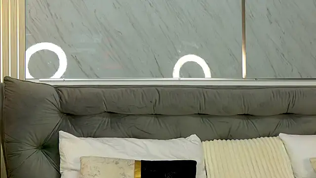 MiaCharm online show from April 2026 10:18:01 PM