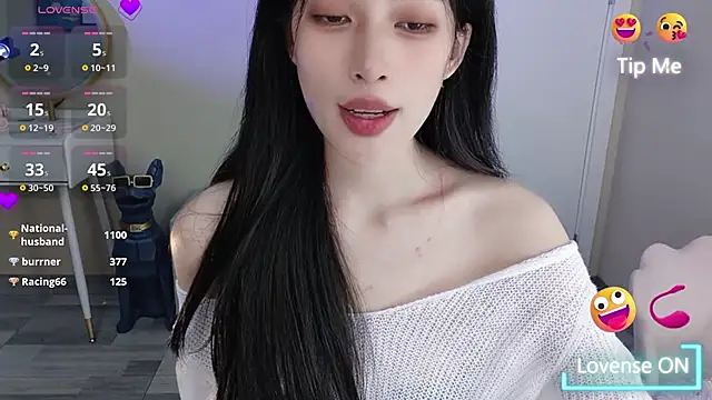 Snapshot of Aurora_99 chatting on December 2024 04:28:01 PM Aurora 99 online show from December 2024 04:28:01 PM