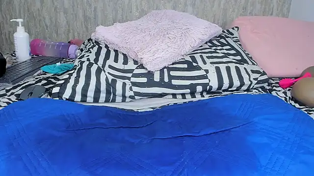 Snapshot of violett_lo chatting on January 2025 06:13:02 AM violett lo online show from January 2025 06:13:02 AM