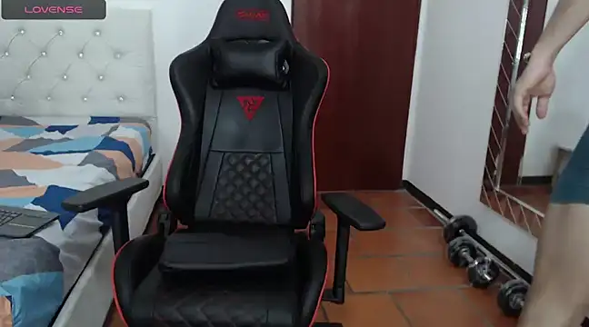 JoseRumbero26 online show from February 2025 06:42:02 PM