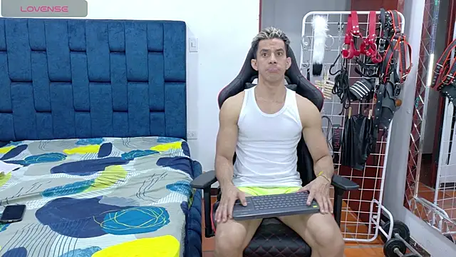 JoseRumbero26 online show from November 2025 12:10:02 AM