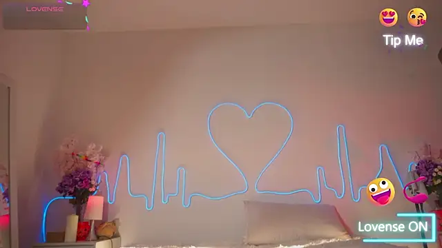 Snapshot of EmmaSanzz_ chatting on November 2025 11:33:02 AM EmmaSanzz online show from November 2025 11:33:02 AM