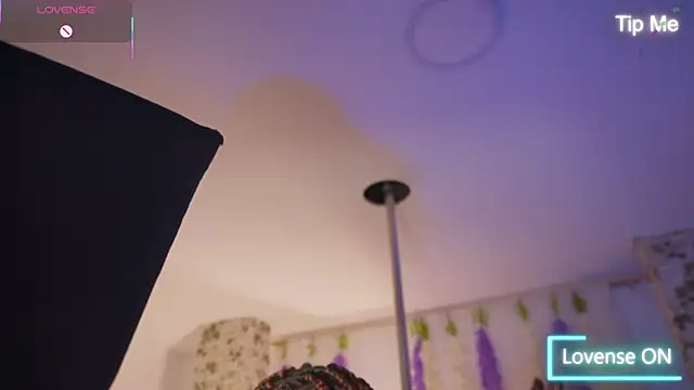 Snapshot of EmmaSanzz_ chatting on November 2025 11:31:02 AM EmmaSanzz online show from November 2025 11:31:02 AM