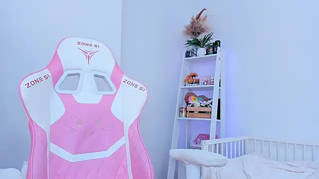 Lily Young online show from March 2025 06:46:02 AM