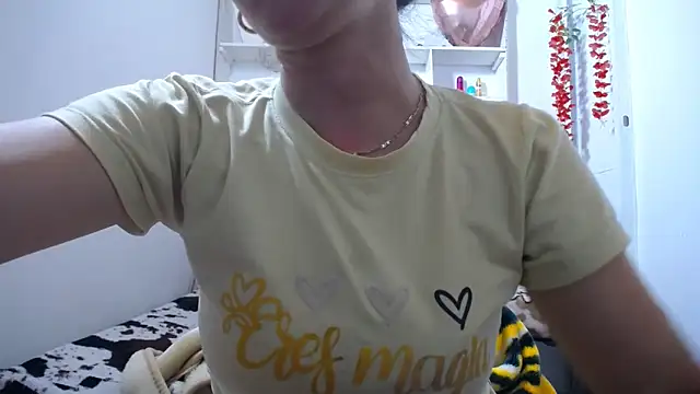 Luna girlhot  online show from February 2026 04:54:02 PM