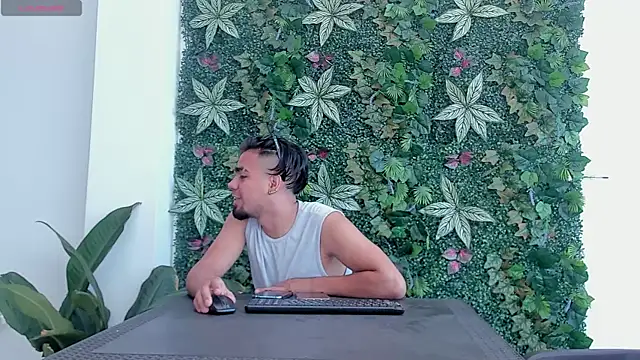 PittAndLunaa online show from April 2026 12:37:01 PM