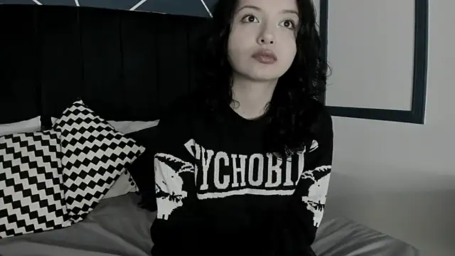 Adeelinee online show from January 2025 07:45:01 PM