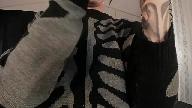 Adeelinee online show from December 2025 08:05:02 PM