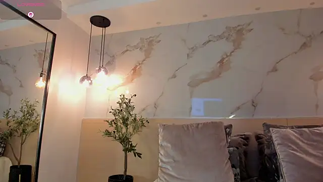 LeaThompson online show from November 2025 11:05:01 PM