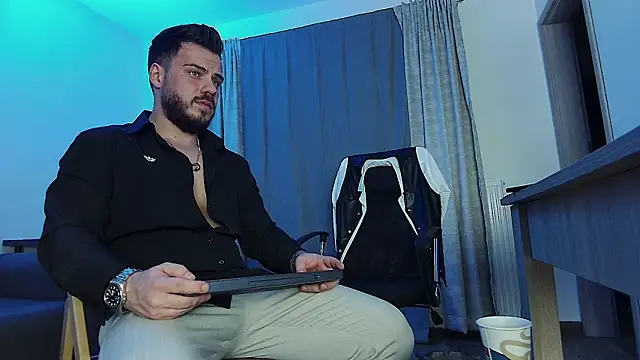 juliusmasters online show from December 2024 04:40:02 PM