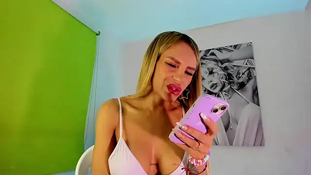 Snapshot of _juliana_star_ chatting on January 2025 10:22:01 PM  juliana star  online show from January 2025 10:22:01 PM