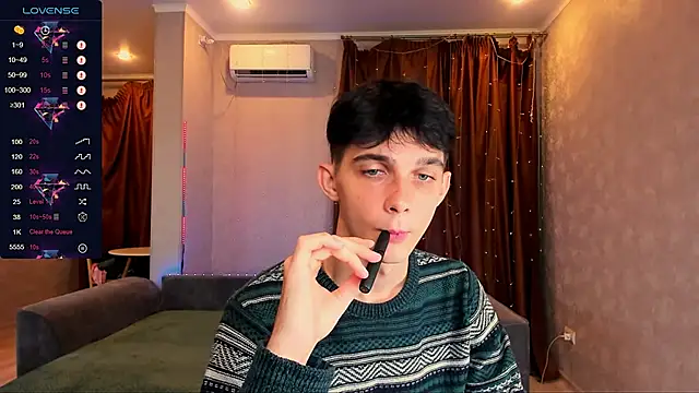 Snapshot of Aaron_Boom chatting on September 2025 11:06:02 PM Aaron Boom online show from September 2025 11:06:02 PM