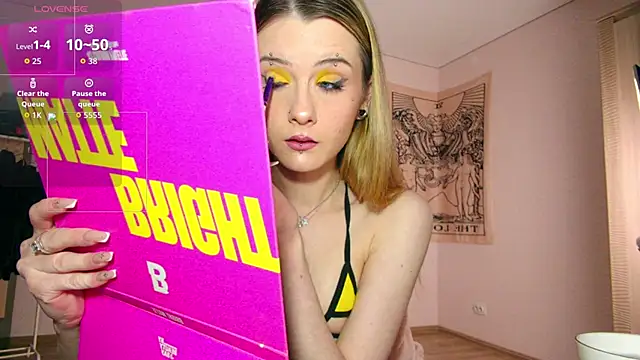 summerhazeee online show from April 2026 06:21:02 PM