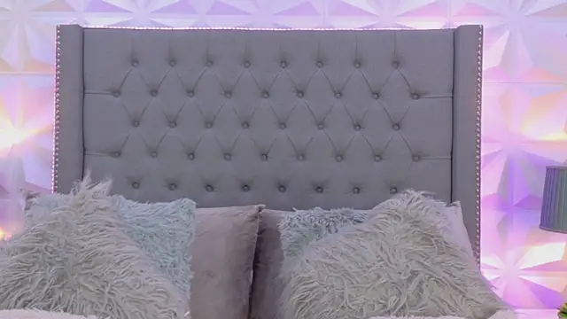 sarah salis  online show from December 2024 08:01:02 PM