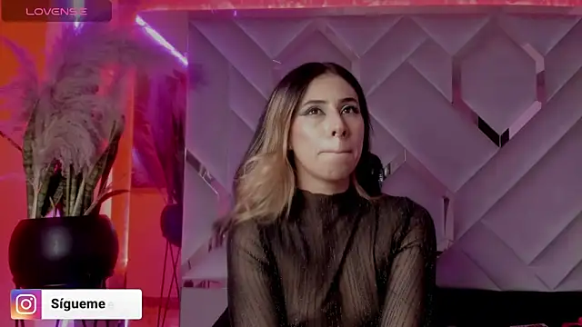 Sara Foxx1 online show from December 2025 07:20:01 PM