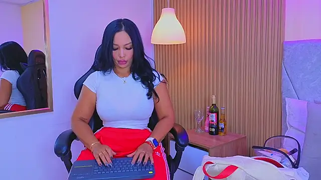 Dakota diaz  online show from April 2026 07:31:02 PM