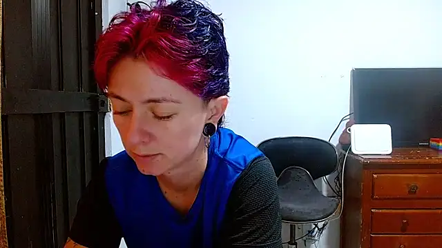 Snapshot of tomboyblue chatting on May 2026 04:48:01 PM tomboyblue online show from May 2026 04:48:01 PM