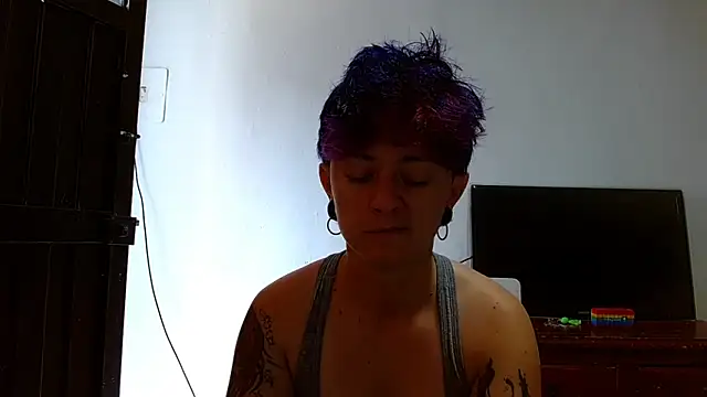 Snapshot of tomboyblue chatting on May 2026 05:21:02 PM tomboyblue online show from May 2026 05:21:02 PM