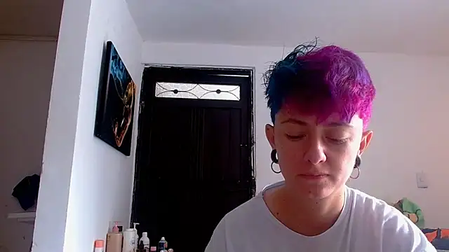 Snapshot of tomboyblue chatting on May 2026 07:09:01 PM tomboyblue online show from May 2026 07:09:01 PM