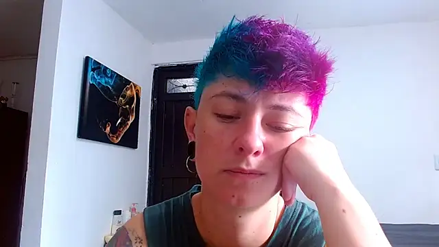Snapshot of tomboyblue chatting on May 2026 06:04:02 PM tomboyblue online show from May 2026 06:04:02 PM