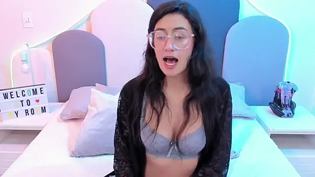 SophieGomez22 online show from February 2025 05:26:01 PM