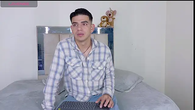 Ares Johnson online show from June 2026 03:42:02 AM