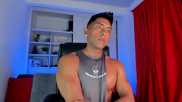 Snapshot of Couple_muscle1 chatting on December 2024 01:24:02 PM Couple muscle1 online show from December 2024 01:24:02 PM