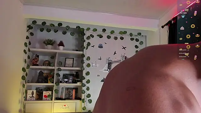 Snapshot of Couple_muscle1 chatting on December 2024 03:33:02 PM Couple muscle1 online show from December 2024 03:33:02 PM