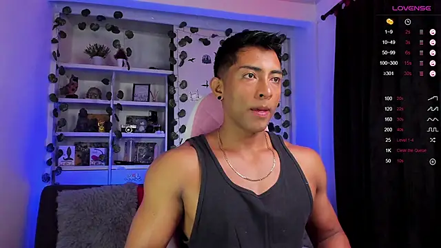 Snapshot of Couple_muscle1 chatting on January 2025 03:36:01 PM Couple muscle1 online show from January 2025 03:36:01 PM