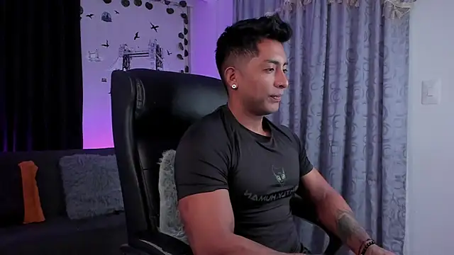 Snapshot of Couple_muscle1 chatting on March 2025 10:20:01 PM Couple muscle1 online show from March 2025 10:20:01 PM