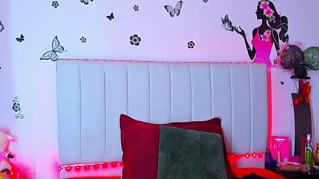 caro lyne  online show from April 2026 05:05:02 PM