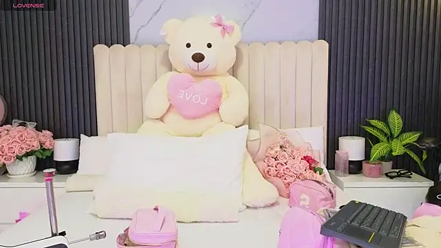 Madiee Rhea online show from June 2026 07:40:01 PM
