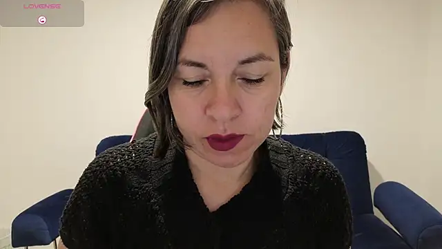 Lady breaks hearts online show from December 2025 10:35:01 AM