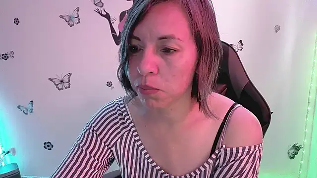 Lady breaks hearts online show from March 2026 12:44:02 PM