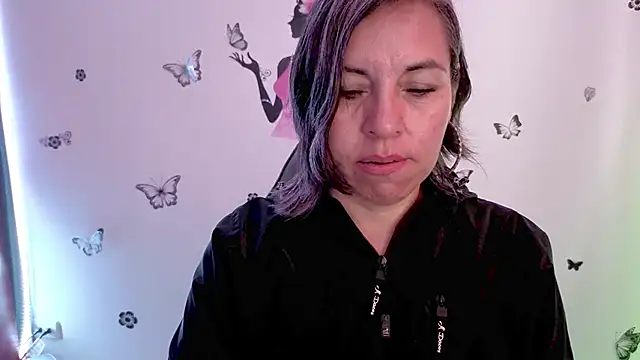 Lady breaks hearts online show from April 2026 12:44:02 PM