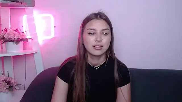Snapshot of MilanaAngelAs chatting on June 2026 04:43:02 AM MilanaAngelAs online show from June 2026 04:43:02 AM