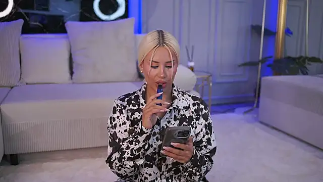 Snapshot of EvaZane chatting on July 2026 12:01:01 PM EvaZane online show from July 2026 12:01:01 PM