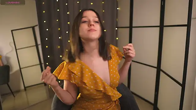 Snapshot of Addelin_Moon chatting on February 2025 04:22:01 PM Addelin Moon online show from February 2025 04:22:01 PM