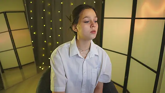 Snapshot of Addelin_Moon chatting on February 2025 03:27:01 PM Addelin Moon online show from February 2025 03:27:01 PM