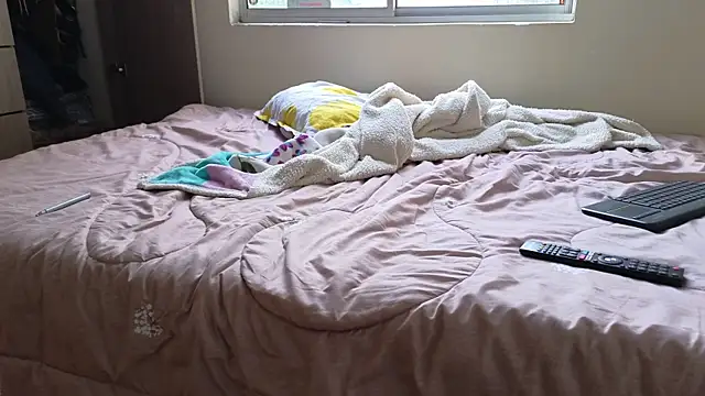 Snapshot of ViolettaSummer chatting on January 2025 12:01:02 PM ViolettaSummer online show from January 2025 12:01:02 PM