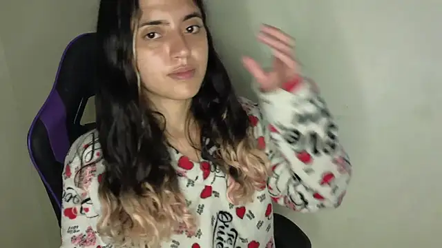 Snapshot of ViolettaSummer chatting on February 2025 02:28:01 AM ViolettaSummer online show from February 2025 02:28:01 AM