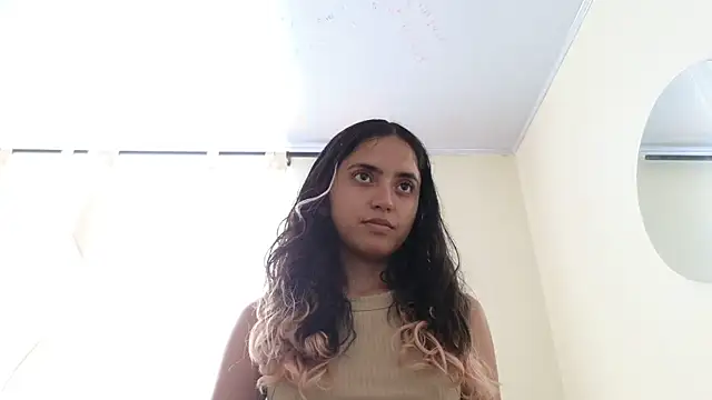 Snapshot of ViolettaSummer chatting on February 2025 09:43:01 PM ViolettaSummer online show from February 2025 09:43:01 PM