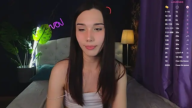 Kaia Sunshine Mia online show from January 2025 02:39:01 PM