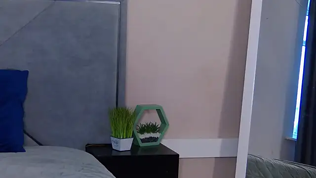 NicoleRosss online show from April 2026 01:40:01 PM