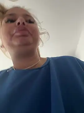 Snapshot of AllysonK chatting on May 2026 10:11:02 AM AllysonK online show from May 2026 10:11:02 AM