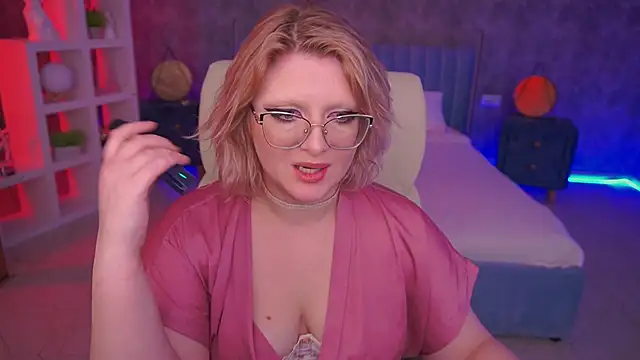 Snapshot of CoolTatis chatting on May 2026 06:19:02 AM CoolTatis online show from May 2026 06:19:02 AM
