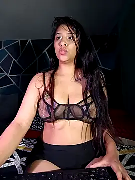 Snapshot of Susan-Rumie chatting on December 2024 11:03:02 PM Susan-Rumie online show from December 2024 11:03:02 PM