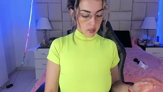 IsisLoveyes  online show from December 2024 12:00:02 AM